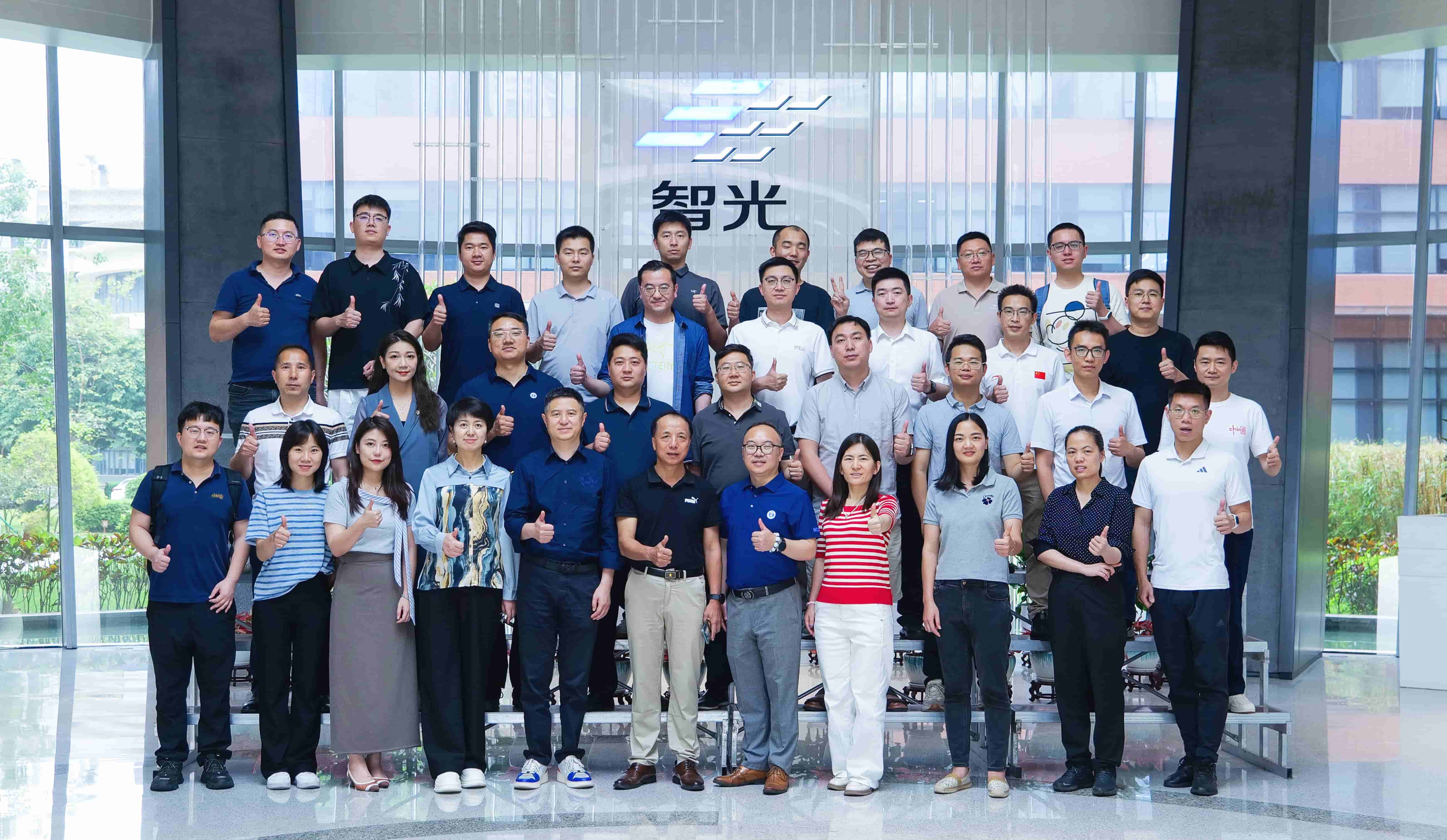 龙8国际唯一官方网站研究院携手华北电力大学校友会广东分会成功举办新能源政策研讨与资源对接会